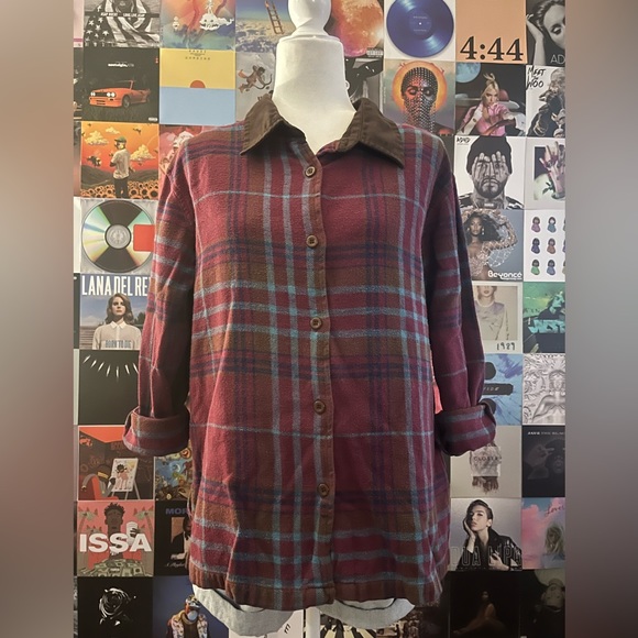 Classic Plaid Flannel Button Up Shirt 🐻🤍 - Picture 2 of 3